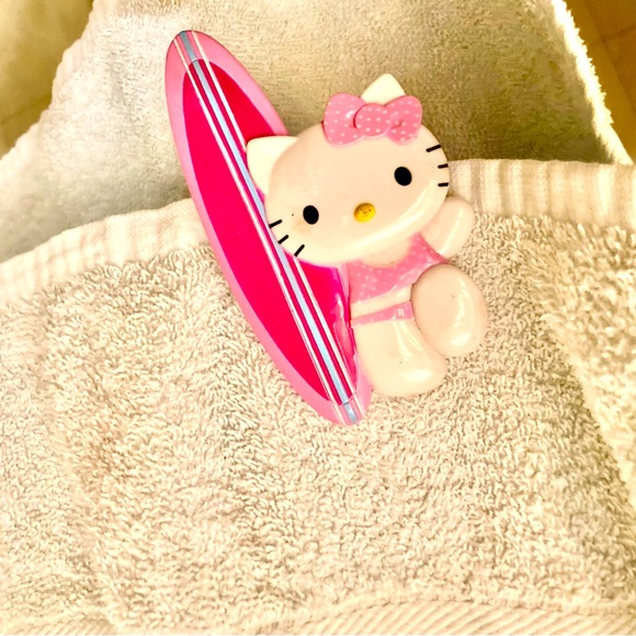 Hello Kitty rare beach/pool clip to hold towel to chaise, chair, more! - Picture 2 of 2